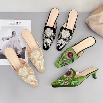 2024 Весна Новый зеленый Женщины Тапочки Мода Вышивка Круглый Носок Скольжение На Мюлях Обувь Тонкий Низкий Каблук Дамы Элегантные Сандалии Sho