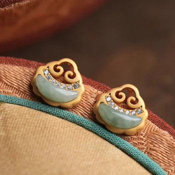 Древнее золотое ремесло Натуральный халцедон Зеленые серьги Ruyi для женщин Серьги-гвоздики Винтажные украшения премиум-класса для повседневной носки