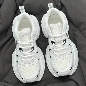Новый дизайн Белая массивная обувь для женщин Кроссовки Легкий вес Девочки Спортивная обувь Дышащий папа Кроссовки Обувь на платформе
