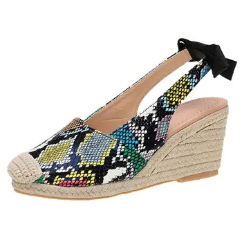Сандалии оверсайз со скошенным каблуком со змеиным рисунком для женской обуви, новые летние повседневные высокие каблуки для женских сандалий